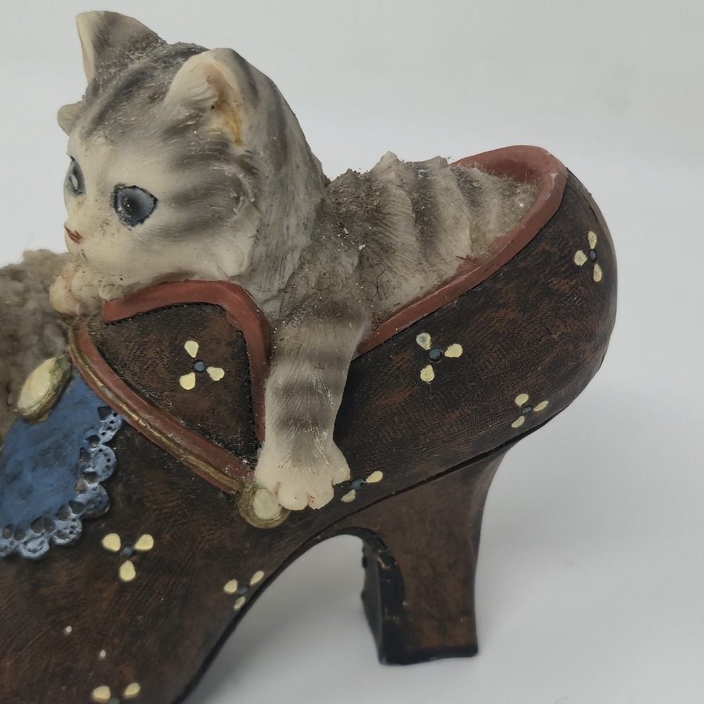 Vintage Kittens in Shoe Figurine Gray Tabby Cats High Heel Resin Decor 4"Hx5L" - Picture 3 of 13